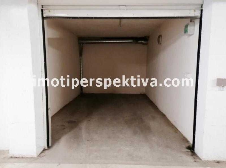 Гараж / Паркомясто в Пловдив, Кършияка - 18 кв.м за 1828 €/кв.м - Снимка #1