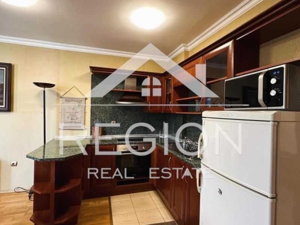 Дава се под наем Двустаен апартамент в к.к. Св.Св. Константин и Елена - 70 кв.м за 700 € - Снимка #1