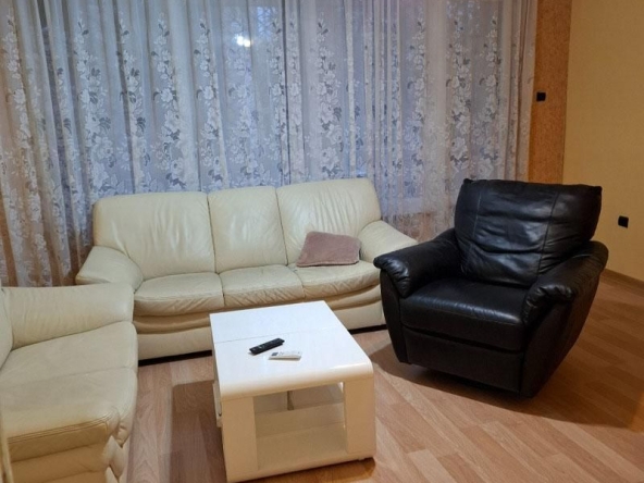 Дава се под наем Тристаен апартамент в Пловдив, Кършияка - 87 кв.м за 382.5 € - Снимка #1