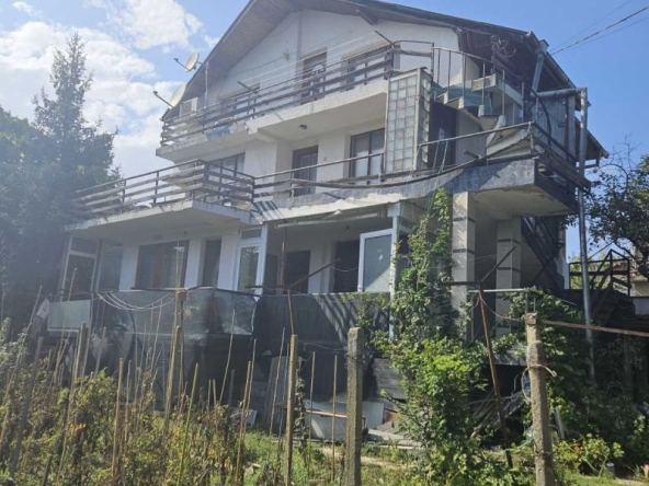 Дава се под наем Етаж от къща в Варна, м-т Траката - 75 кв.м за 510 € - Снимка #1