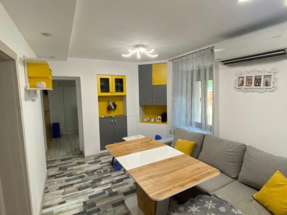 Дава се под наем Тристаен апартамент в Пловдив, Младежки Хълм - 75 кв.м за 561 € - Снимка #1