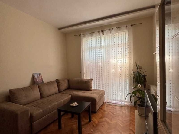 Дава се под наем Двустаен апартамент в София, Гео Милев - 90 кв.м за 765 € - Снимка #1