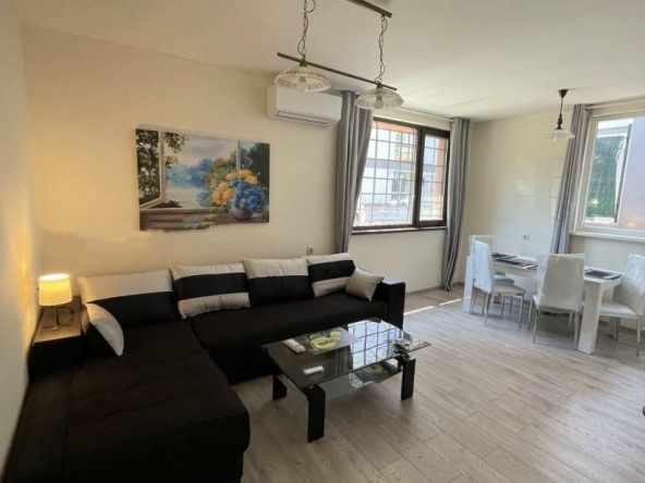 Дава се под наем Етаж от къща в София, Триъгълника - 46 кв.м за 450 € - Снимка #1