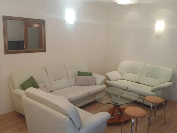 Дава се под наем Тристаен апартамент в София, Витоша - 117 кв.м за 850 € - Снимка #1