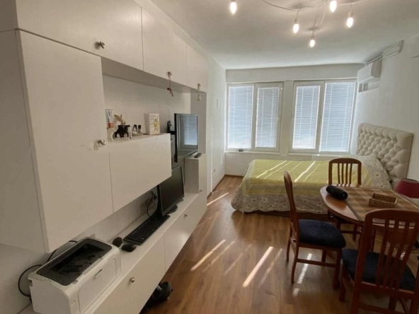 Дава се под наем Едностаен апартамент в София, Център - 35 кв.м за 536 € - Снимка #1