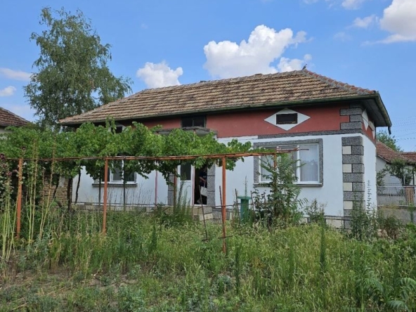 Къща в с. Долни Луковит, Област Плевен - 120 кв.м за 213 €/кв.м - Снимка #1