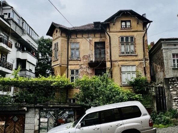 Къща в Плевен, Идеален център - 300 кв.м за 797 €/кв.м - Снимка #1