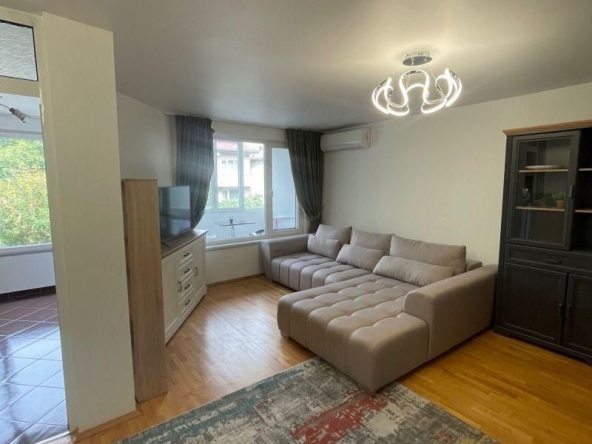 Дава се под наем Тристаен апартамент в София, Лозенец - 95 кв.м за 999 € - Снимка #1