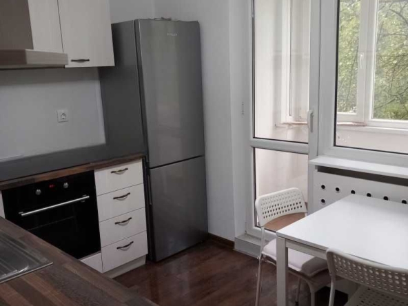 Дава се под наем Тристаен апартамент в София, Младост 2 - 90 кв.м за 846.6 € - Снимка #1