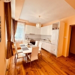 Дава се под наем Етаж от къща в Пловдив, Център - 85 кв.м за 664 € - Снимка #1