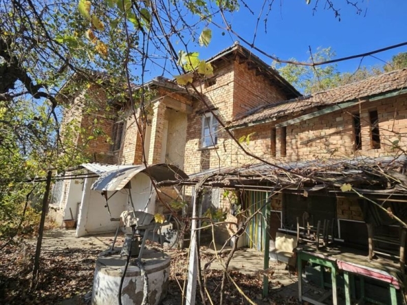 Къща в с. Бръшляница, Област Плевен - 170 кв.м за 75 €/кв.м - Снимка #1