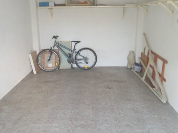 Гараж / Паркомясто в Плевен, 9-ти квартал - 18 кв.м за 1667 €/кв.м - Снимка #1