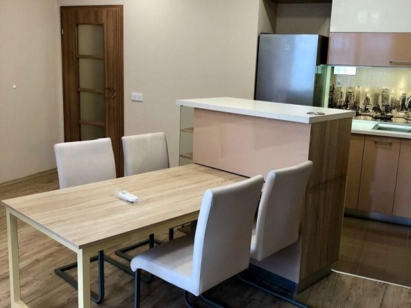 Дава се под наем Тристаен апартамент в София, Кръстова вада - 98 кв.м за 899 € - Снимка #1