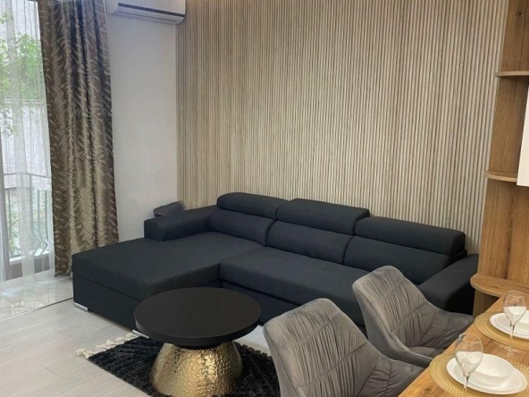 Дава се под наем Тристаен апартамент в София, Център - 85 кв.м за 1400 € - Снимка #1