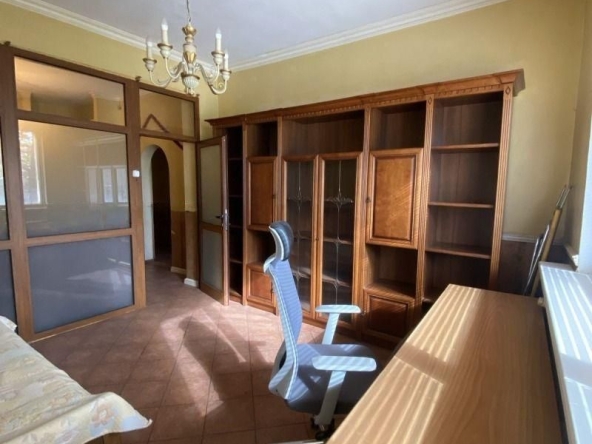 Дава се под наем Тристаен апартамент в София, Център - 134 кв.м за 840 € - Снимка #1