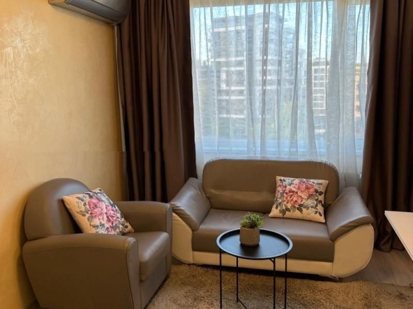 Дава се под наем Тристаен апартамент в София, Витоша - 75 кв.м за 820 € - Снимка #1