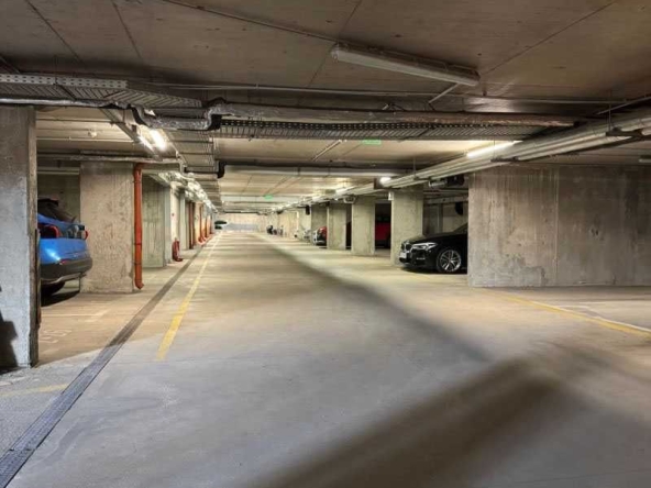 Дава се под наем Гараж / Паркомясто в София, Левски Г - 15 кв.м за 45000 € - Снимка #1