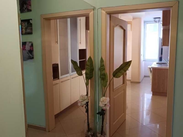 Дава се под наем Тристаен апартамент в София, Гоце Делчев - 115 кв.м за 847 € - Снимка #1