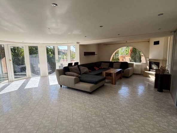 Дава се под наем Къща в Божурище - 265 кв.м за 1495.83 € - Снимка #1