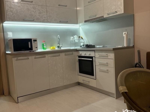 Двустаен апартамент в Бургас, Изгрев - 50 кв.м за 2100 €/кв.м - Снимка #1