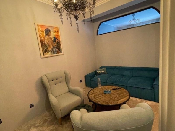 Дава се под наем Тристаен апартамент в София, Център - 80 кв.м за 1095.99 € - Снимка #1