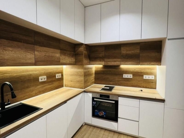 Дава се под наем Тристаен апартамент в София, Зона Б-19 - 72 кв.м за 927.18 € - Снимка #1