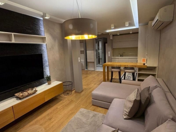 Дава се под наем Тристаен апартамент в София, Изток - 90 кв.м за 1295.4 € - Снимка #1