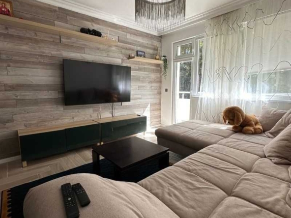 Дава се под наем Тристаен апартамент в София, Света Троица - 89 кв.м за 547.23 € - Снимка #1