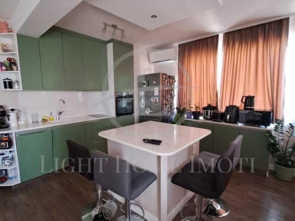 Тристаен апартамент в Пловдив, Кючук Париж - 104 кв.м за 1924 €/кв.м - Снимка #1