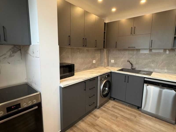 Дава се под наем Тристаен апартамент в София, Зона Б-19 - 106 кв.м за 847.62 € - Снимка #1