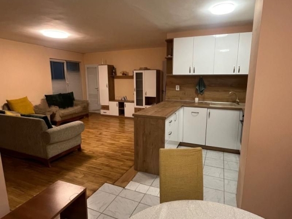 Дава се под наем Тристаен апартамент в София, Хладилника - 100 кв.м за 827.73 € - Снимка #1
