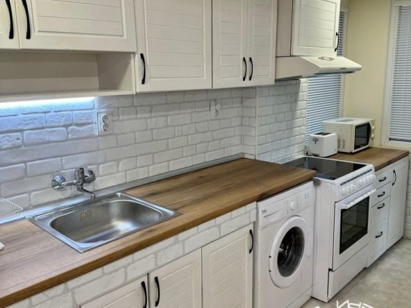 Дава се под наем Двустаен апартамент в Бургас, Лазур - 70 кв.м за 408 € - Снимка #1