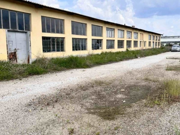 Склад в Тръстеник - 2487 кв.м за 100 €/кв.м - Снимка #1