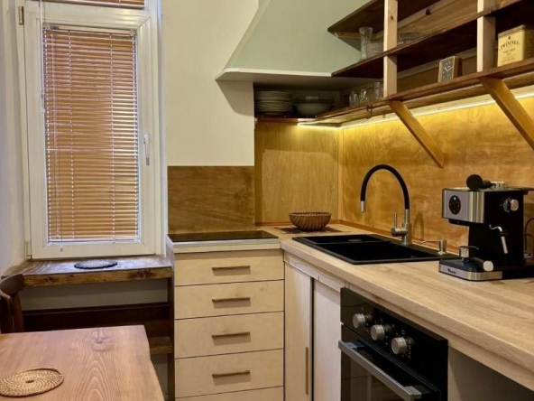 Дава се под наем Тристаен апартамент в Бургас, Център - 85 кв.м за 698.19 € - Снимка #1