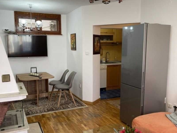 Дава се под наем Тристаен апартамент в София, Младост 1 - 81 кв.м за 648.21 € - Снимка #1