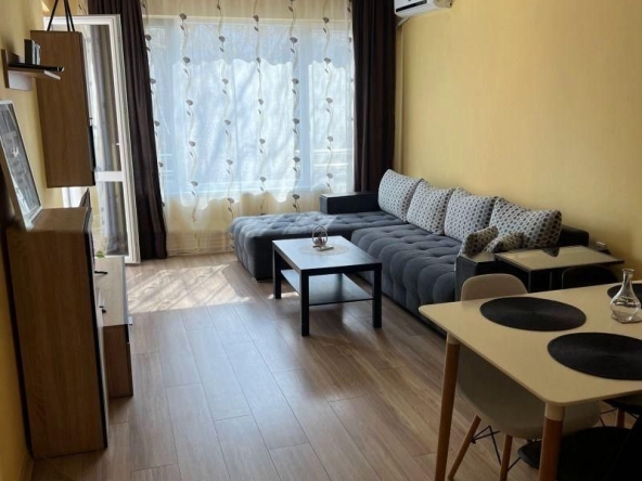 Дава се под наем Двустаен апартамент в София, Изгрев - 60 кв.м за 746.64 € - Снимка #1