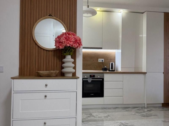 Дава се под наем Тристаен апартамент в София, Витоша - 100 кв.м за 1296.42 € - Снимка #1