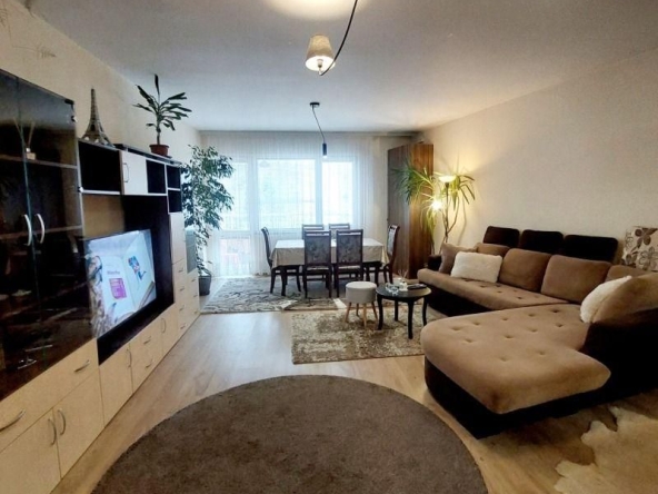 Дава се под наем Тристаен апартамент в София, Витоша - 130 кв.м за 1145.97 € - Снимка #1