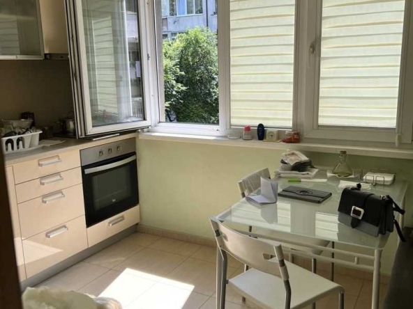 Дава се под наем Тристаен апартамент в София, Медицинска академия - 70 кв.м за 612 € - Снимка #1