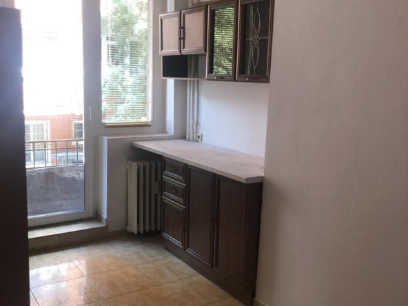 Дава се под наем Тристаен апартамент в София, Оборище - 80 кв.м за 700 € - Снимка #1