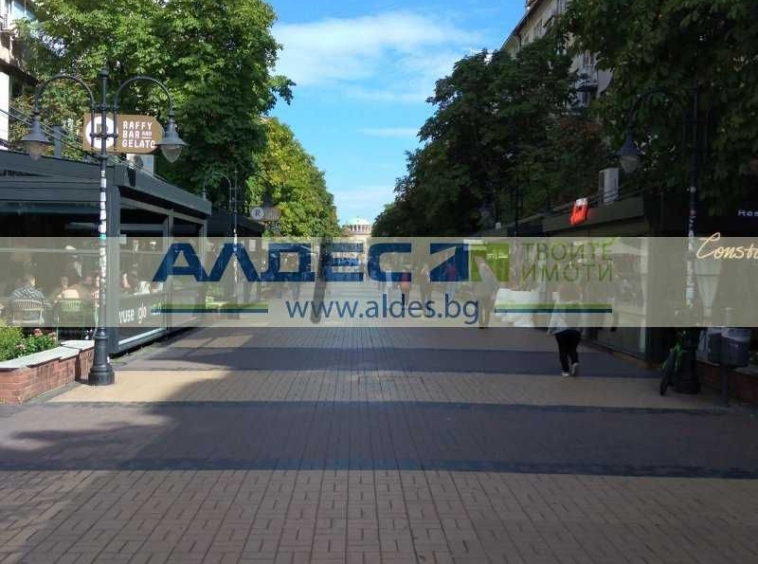 Дава се под наем Четиристаен апартамент в София, Център - 144 кв.м за 999999 € - Снимка #1