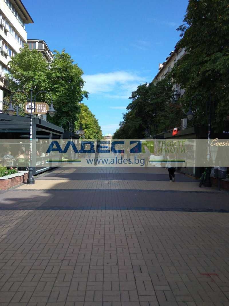 Дава се под наем Четиристаен апартамент в София, Център - 144 кв.м за 999999 € - Снимка #1