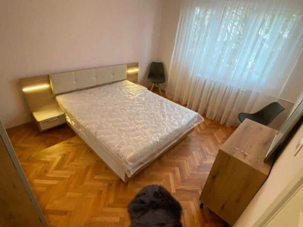 Дава се под наем Тристаен апартамент в София, Изток - 80 кв.м за 765 € - Снимка #1