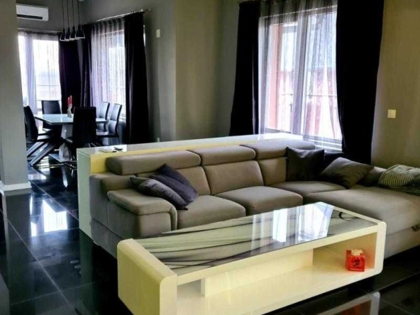 Дава се под наем Двустаен апартамент в София, Надежда 1 - 76 кв.м за 418.71 € - Снимка #1