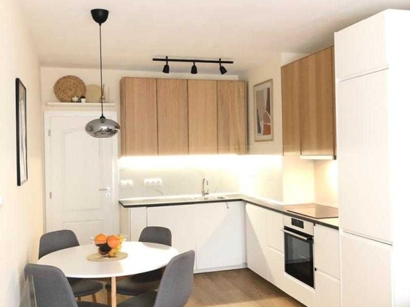 Дава се под наем Двустаен апартамент в София, Зона Б-19 - 65 кв.м за 700 € - Снимка #1