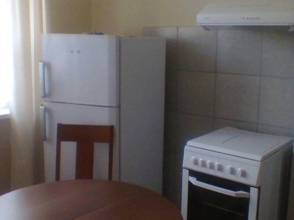 Дава се под наем Двустаен апартамент в София, Център - 61 кв.м за 350 € - Снимка #1