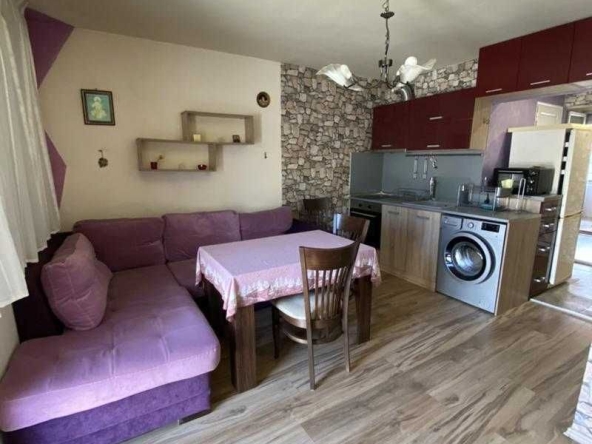 Дава се под наем Тристаен апартамент в Бургас, Център - 92 кв.м за 350 € - Снимка #1