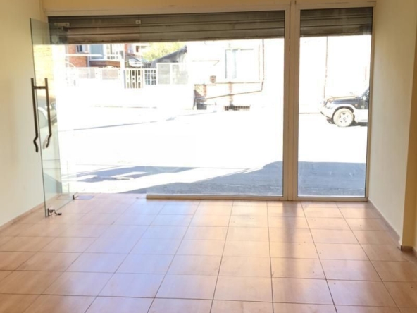 Дава се под наем Магазин в Бургас, Меден рудник - зона Г - 30 кв.м за 183.6 € - Снимка #1