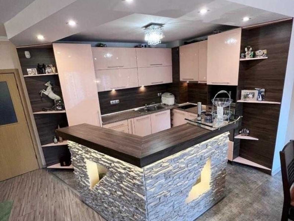 Дава се под наем Тристаен апартамент в София, Студентски град - 80 кв.м за 400 € - Снимка #1