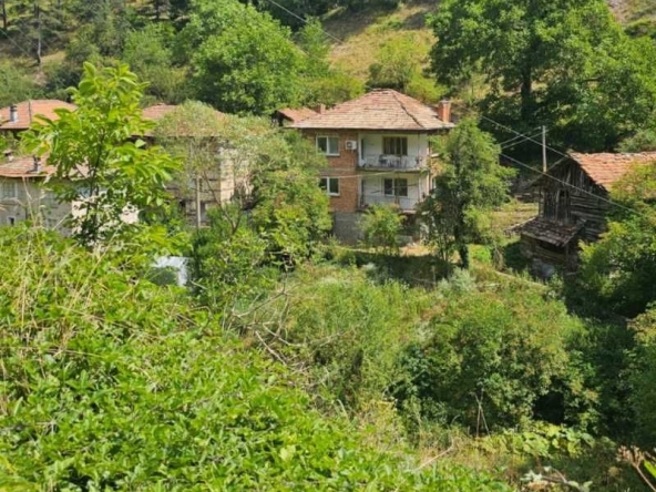 Къща в с. Соколовци, Област Смолян - 286 кв.м за 140 €/кв.м - Снимка #1